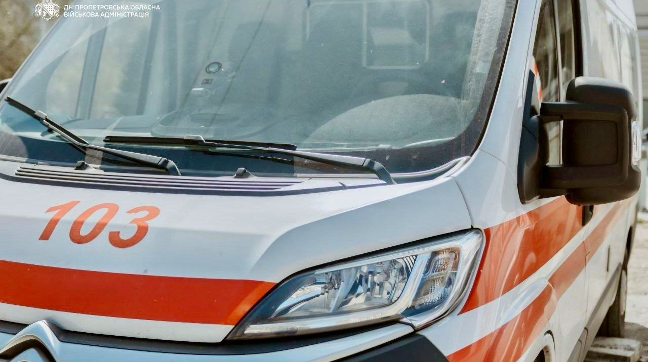 Окупанти поцілили по авто комунальників і будинках у Білопіллі: 2 поранених у важкому стані
