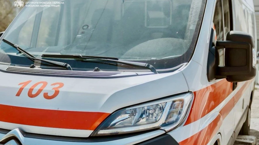 Оккупанты попали по автомобилю коммунальщиков и домах в Белополье: двое раненых в тяжелом состоянии