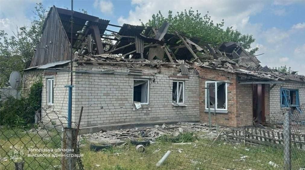 Окупанти за добу майже тисячу разів атакували Запорізьку область: є загиблий і поранені