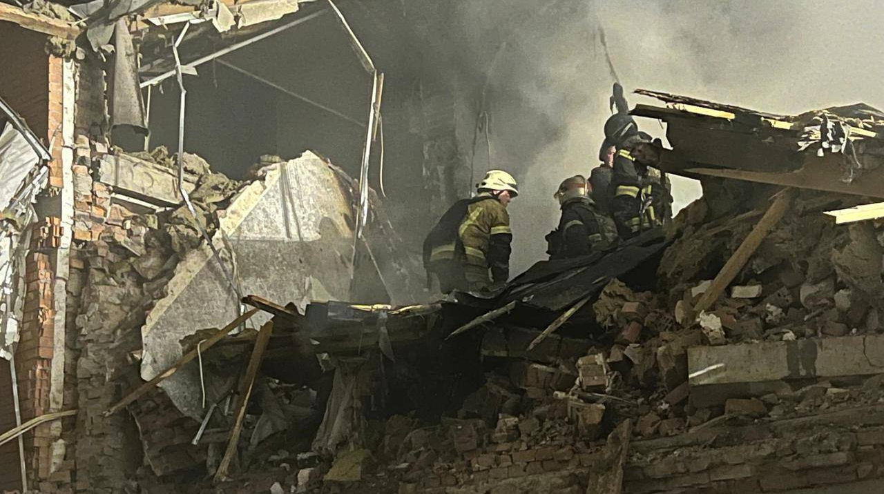 Росіяни зруйнували два таунхауси у Вишневому на Київщині