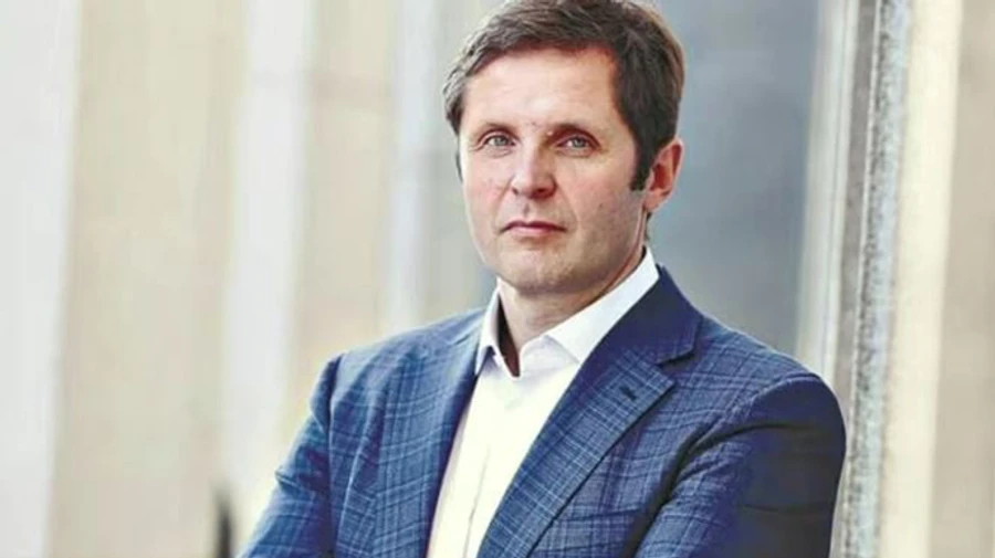 Холодов пояснил, что слагает мандат из-за больных в семье