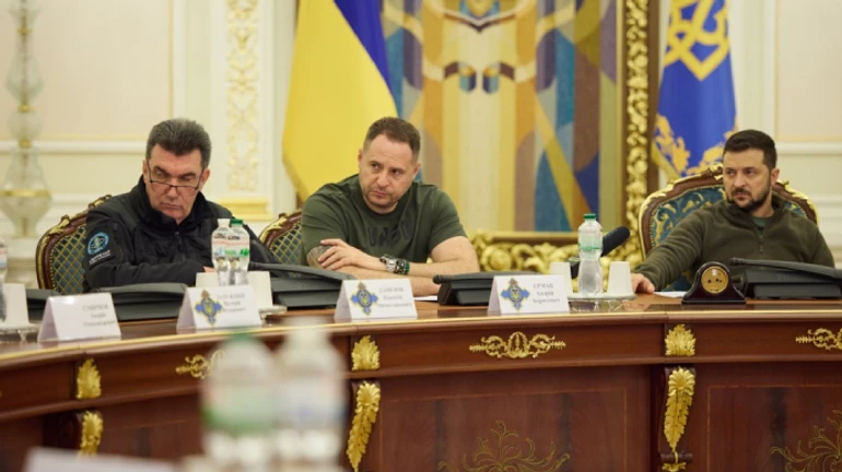 Коррупция в судах, готовность укрытий: Зеленский созовет СНБО