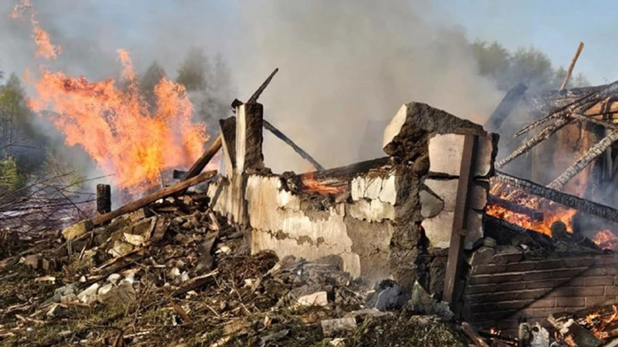 Russians drop bomb on house in Donetsk Oblast, killing father and son – photo
