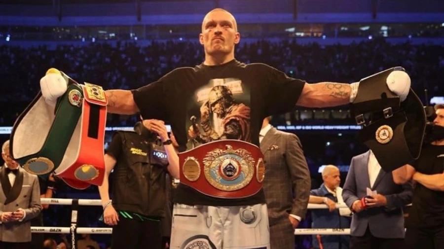 Усик поднялся на вершину рейтинга издания The Ring. Впереди только Тайсон