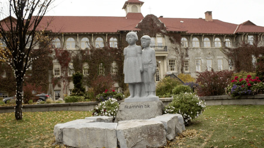 У колишньому інтернаті в Канаді знайшли 182 могили — це третя така знахідка за місяць