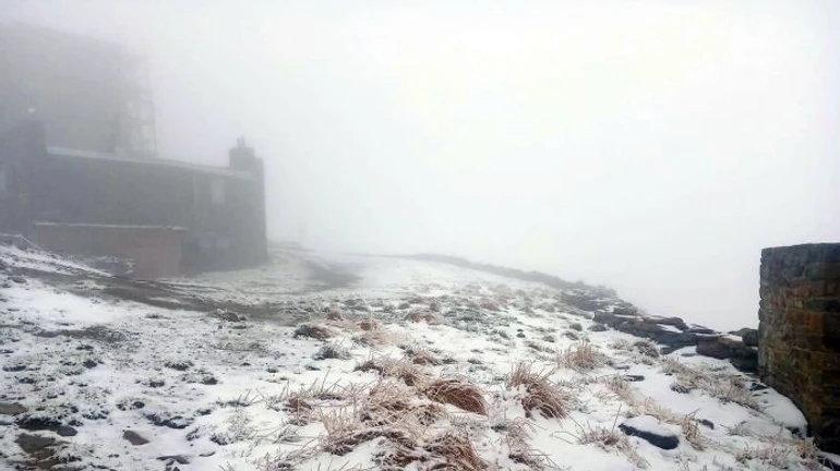 В последний день весны в Карпатах сыплет снег