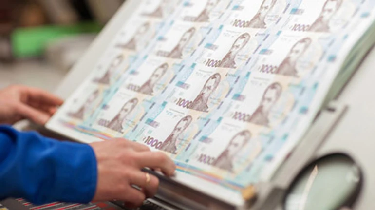 З повітря в асфальт: як будують дороги надрукованими грошима