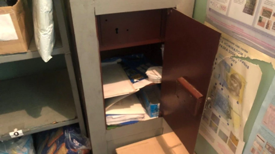 Мужчина с палкой ограбил почтовое отделение в Харькове