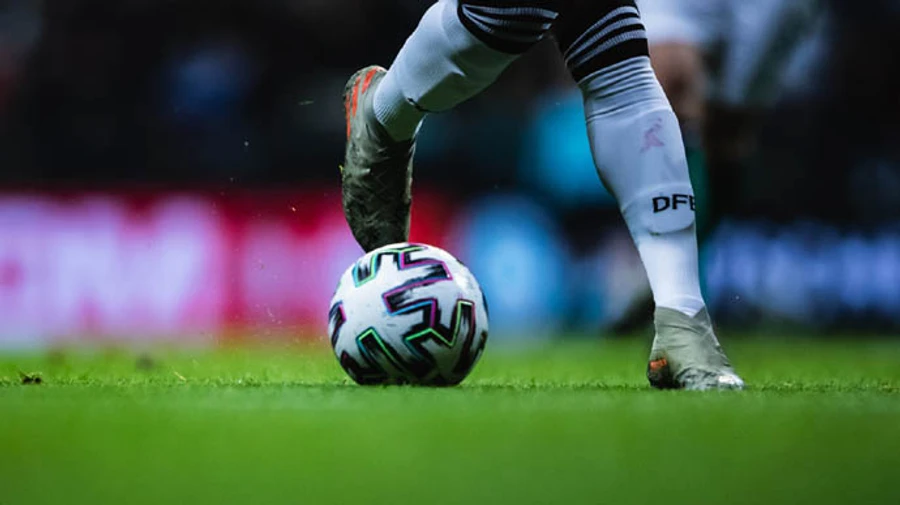 Футбол в Украине пока будут играть без болельщиков