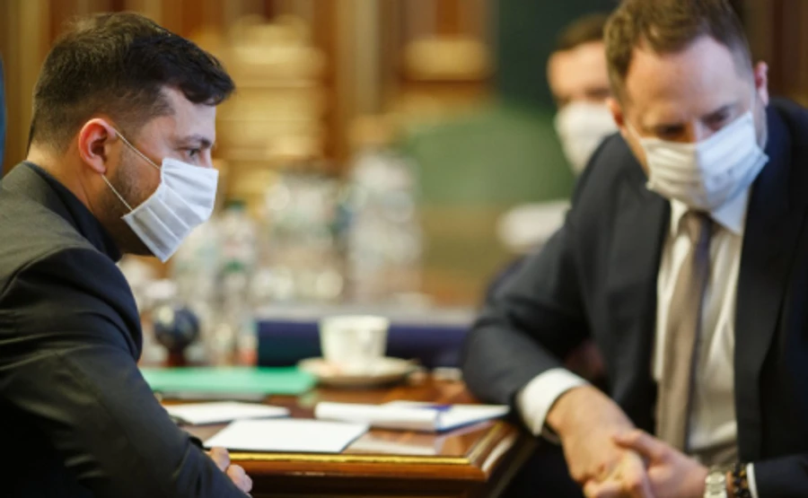 У Зеленського попередили: пом'якшення карантину поки не буде, на носі найбільша загроза