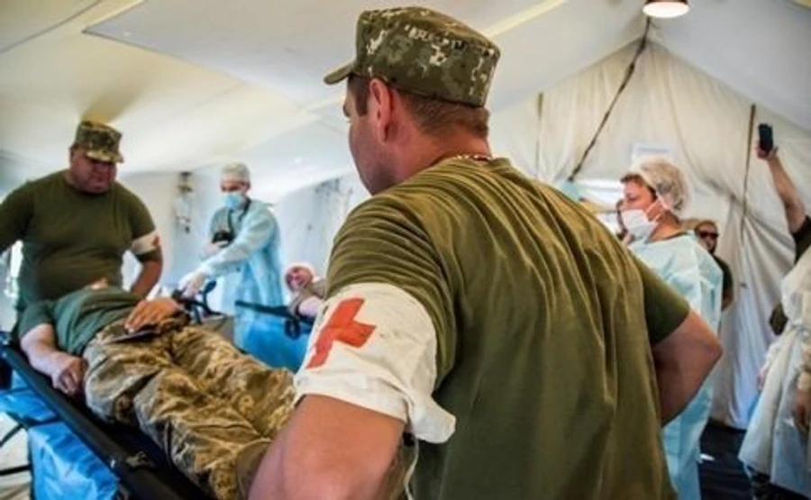 Доба на Донбасі: двоє загиблих від ворожих снайперів, один поранений