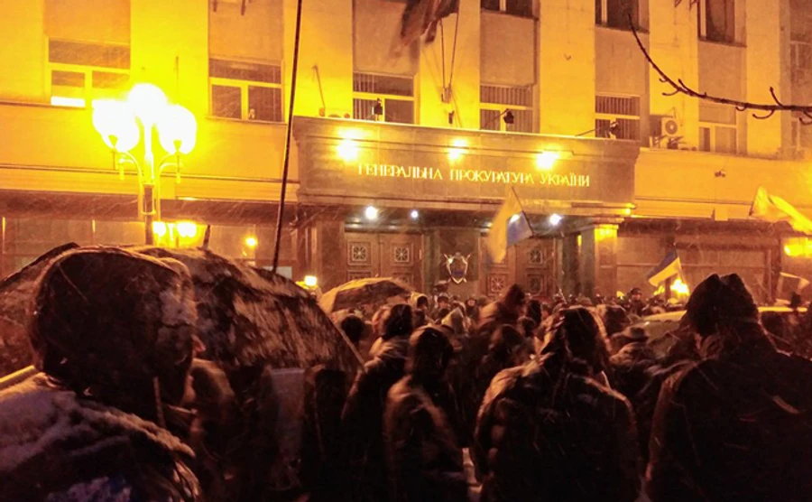 Учасники Маршу за імпічмент прийшли під ГПУ