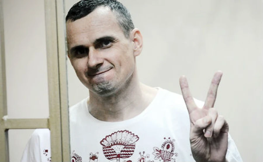 Порошенко: Не зупинимося у боротьбі за звільнення Сенцова