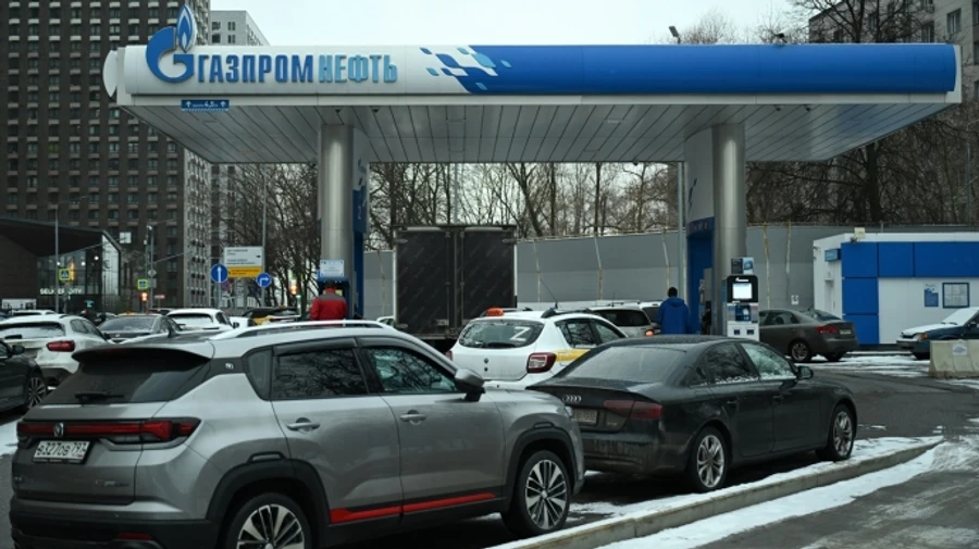 Russia extends ban on petrol exports