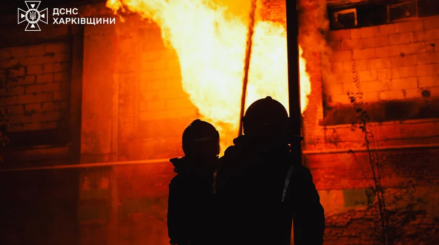 Рятувальники показали, як ліквідують наслідки ворожих ударів КАБ по Харкову