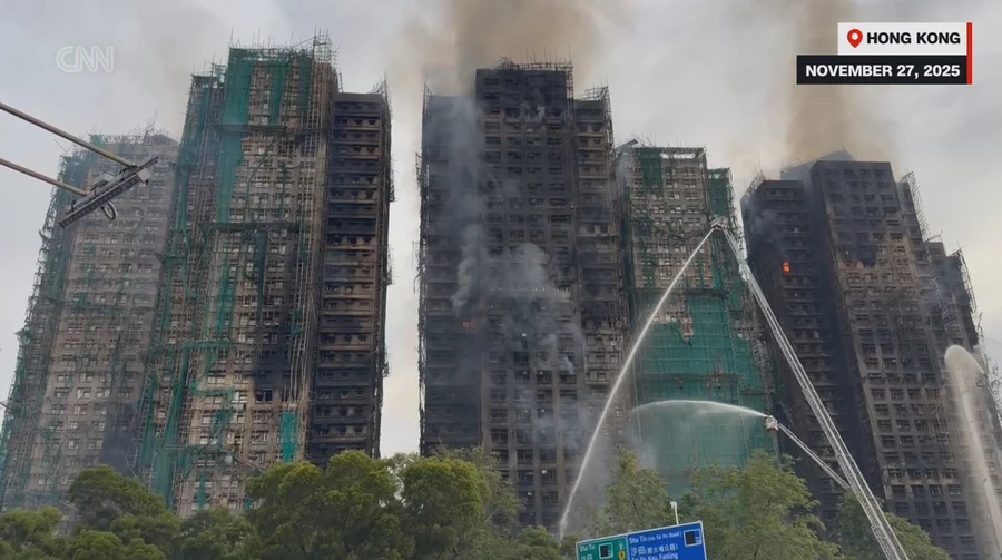 Через пожежу в багатоповерхівках Гонконгу загинули понад 40 людей