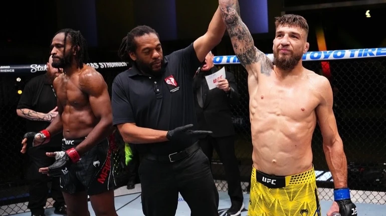 Задушив ветерана анакондою і гучно заявив про себе: чому дебют Амосова в UFC – сигнал для всього дивізіону