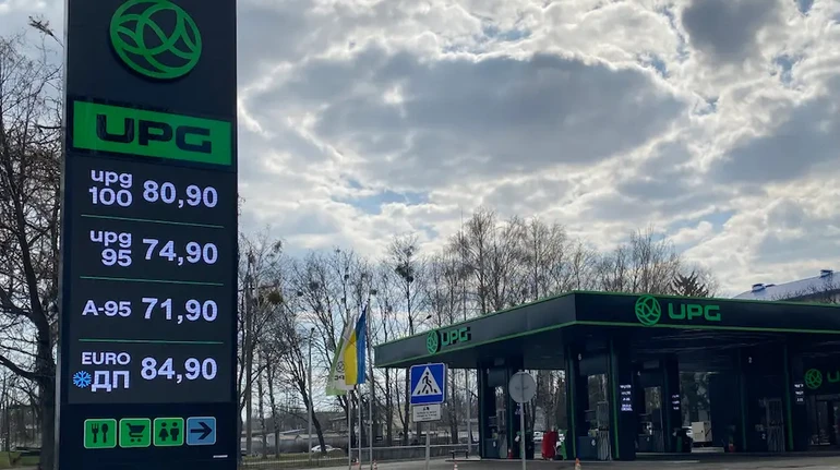 Один из крупнейших украинских операторов АЗС начал снижать цены на топливо