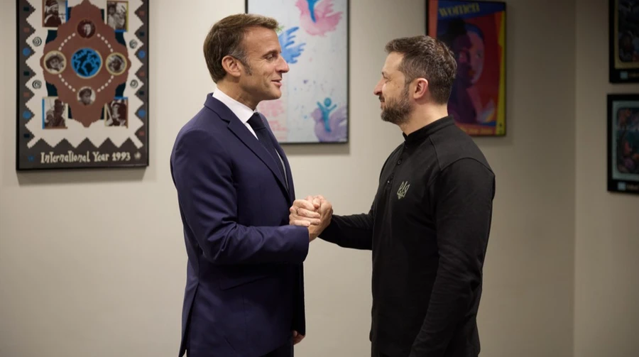 Politico captures Zelenskyy and Macron discussing how to engage with Trump