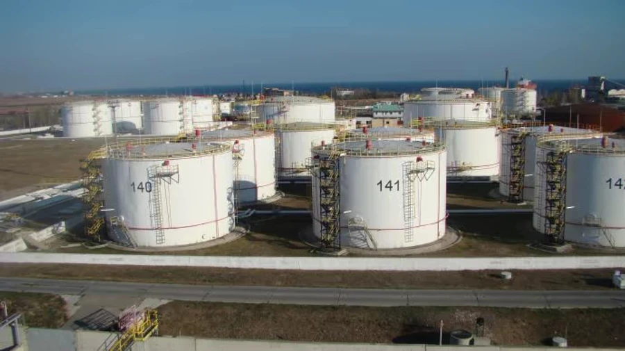 Ukrainian drones strike oil depot in Feodosiia, Crimea