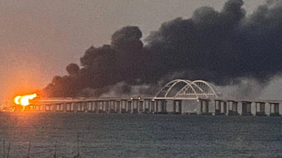 Оккупанты уже придумали причину пожара на Крымском мосту