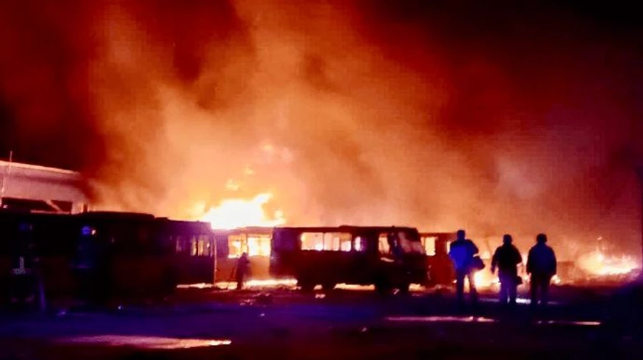 У Дніпрі з-під завалів дістали тіло третього загиблого від удару російських ракет