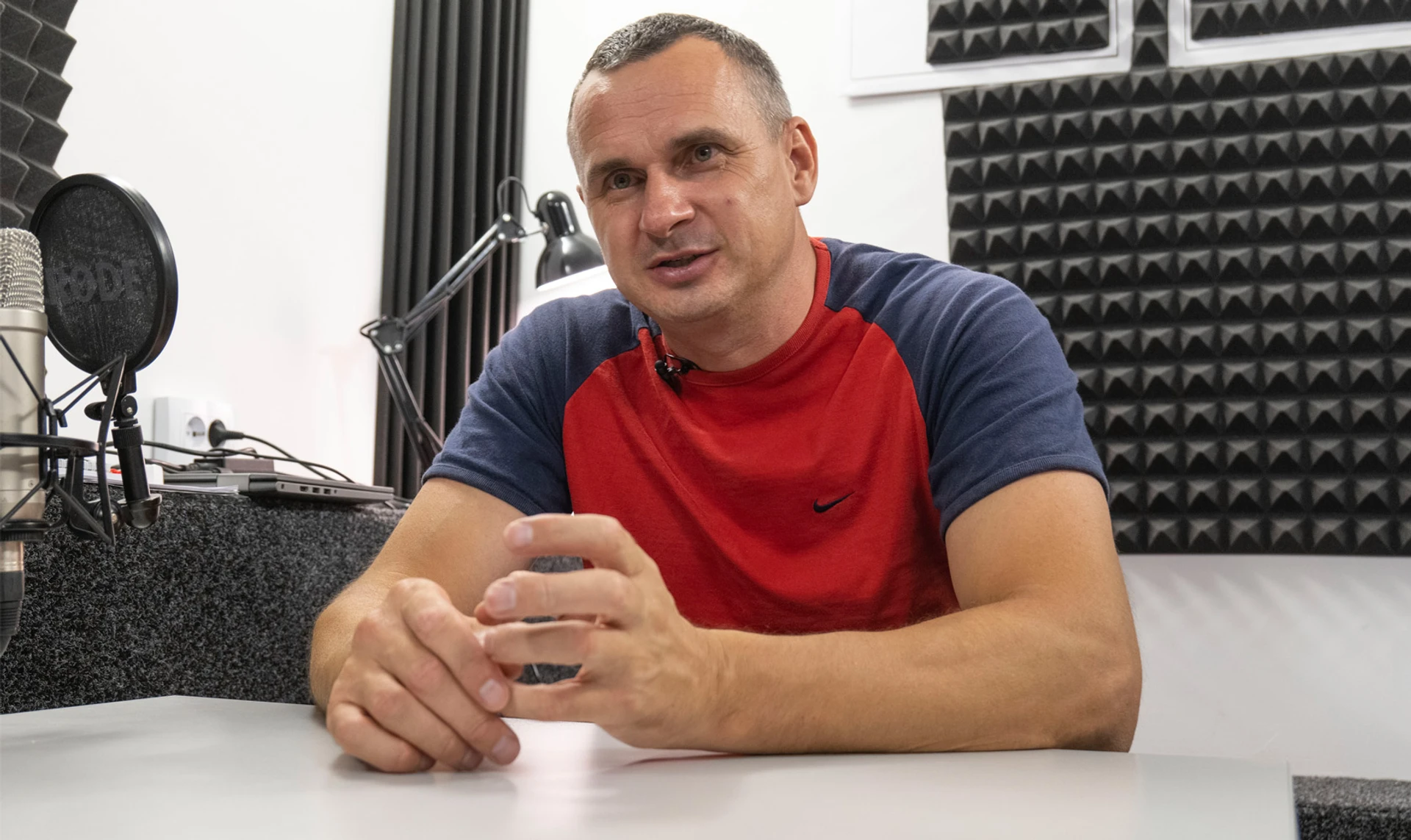 Олег Сенцов: Зеленський дуже сильно критикував Порошенка за кумівство. А що зараз твориться – це просто братерство якесь