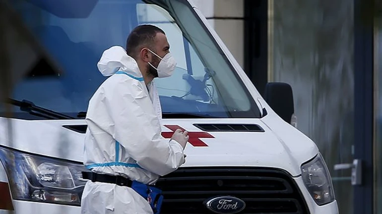 Попри 3 вакцини: в Росії – черговий рекорд COVID-смертності