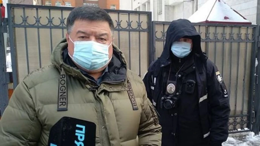 Відсторонений голова КС судиться через охорону й будинок у Конча-Заспі