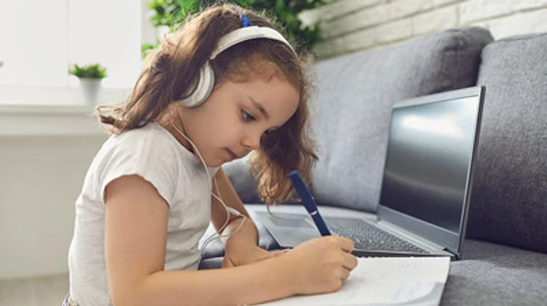 Дистанційне та онлайн-навчання – чи це одне й те ж саме? Думки 4-х освітніх експертів