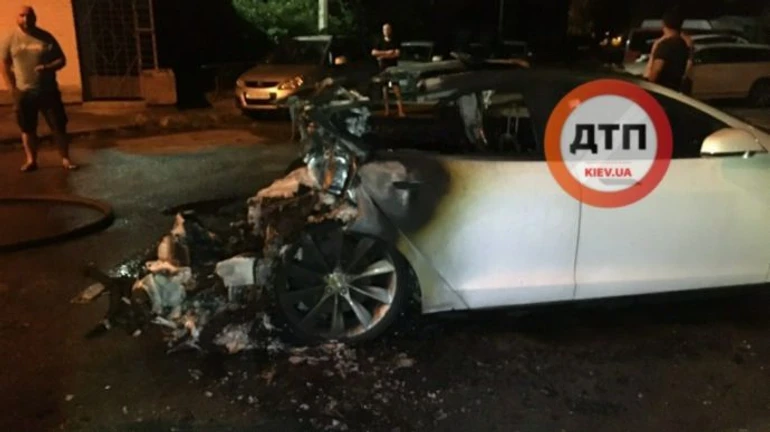 Богдану спалили Теслу