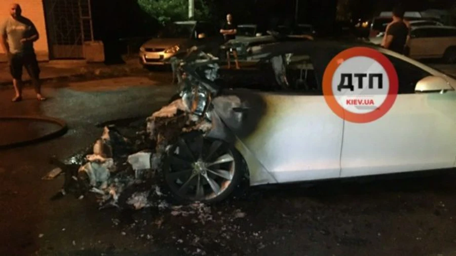 Богдану спалили Теслу