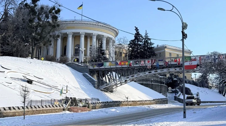 Прокуратура вимагає повернути державі колишній Жовтневий палац у Києві