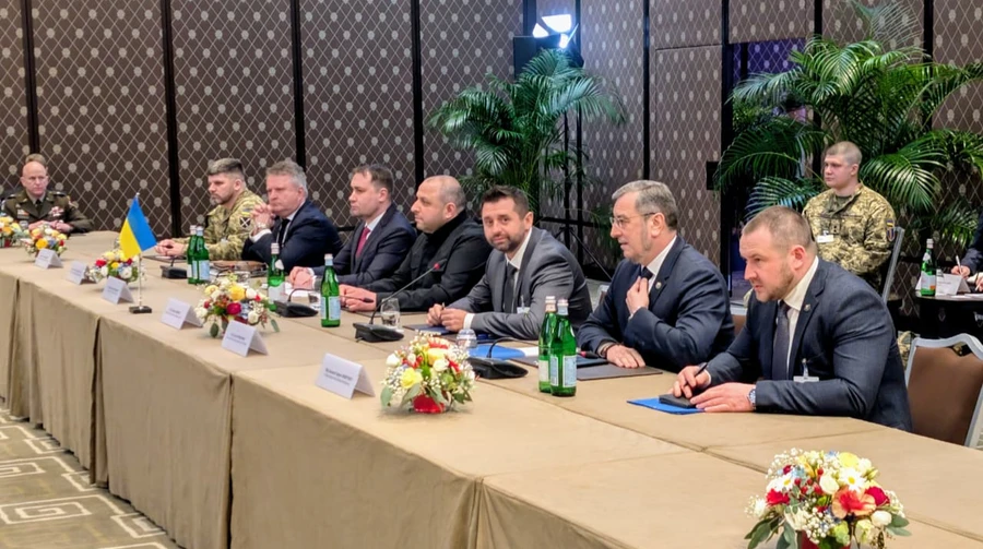 Parties close political block of Geneva peace talks as military group meeting continues – Ukrainska Pravda sources
