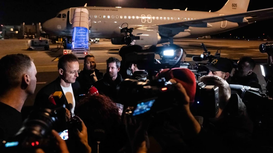 Сійярто показав двох військовополонених угорців, яких Путін звільнив на прохання Орбана