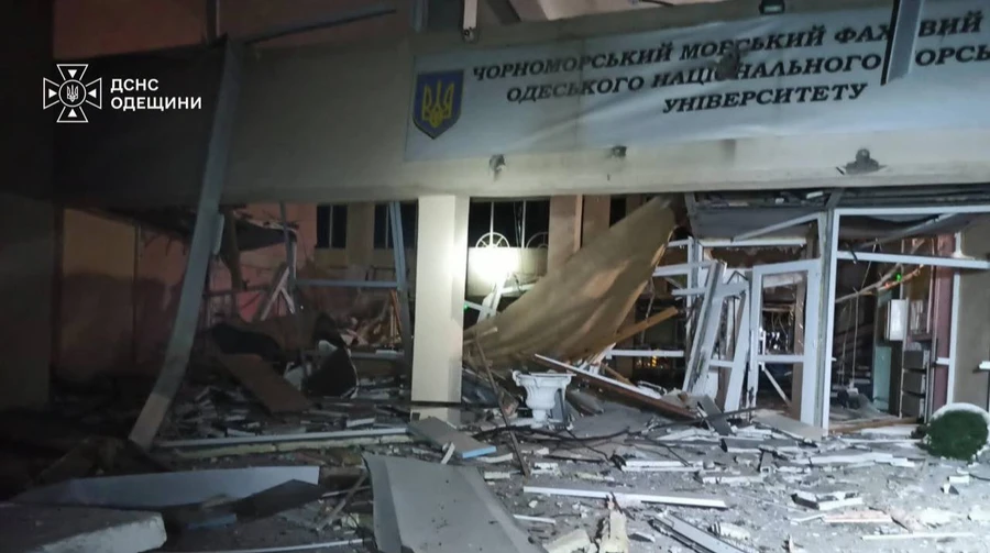 Одесса почти всю ночь подвергалась российским атакам: повреждены дом, учебное заведение и инфраструктура