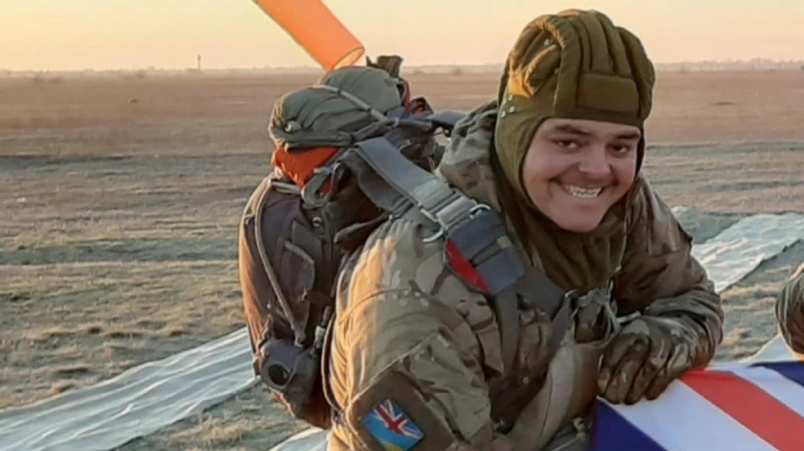 Британець, який у лавах ЗСУ обороняв Маріуполь, каже, що готові здатися в полон до росіян