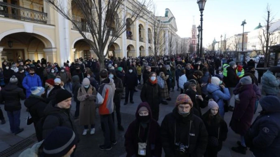 Акции против войны прошли в полусотне городов РФ: задержано 2700 человек