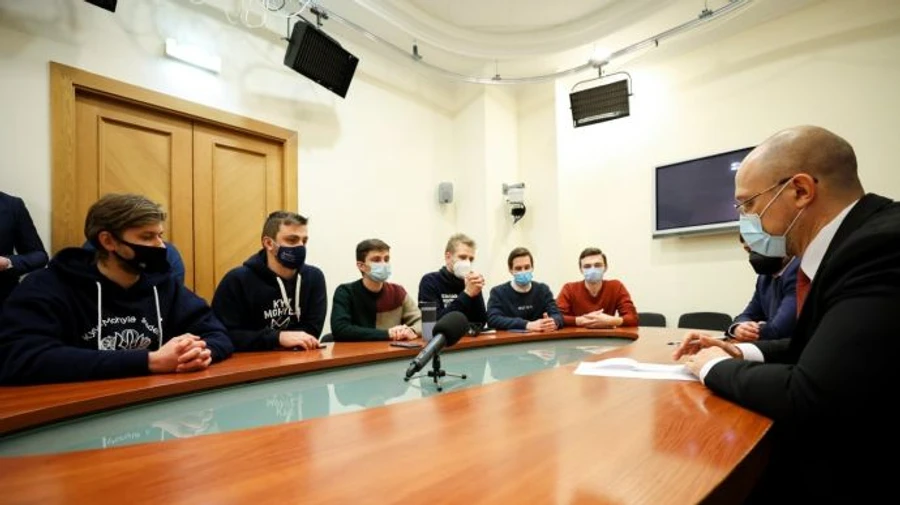 Шмигаль обіцяв студентам Могилянки подумати про відставку Шкарлета