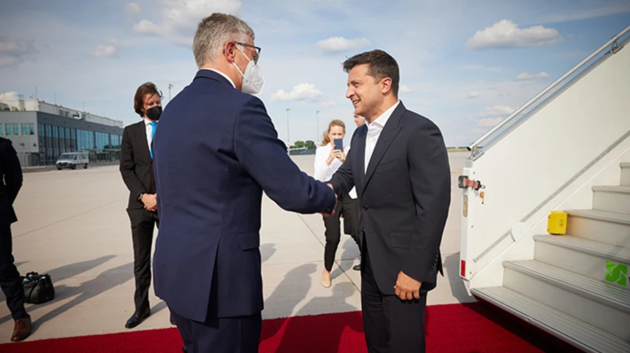 Зеленский прилетел в Германию