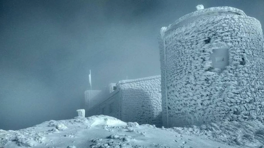 На горе Пип Иван в Карпатах бушует шторм