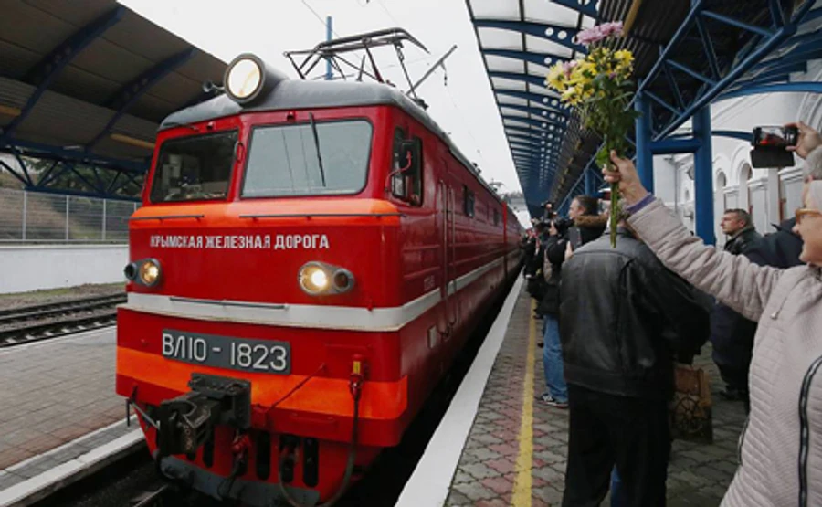 Украина открыла дело за проезд российского поезда по Крымскому мосту 