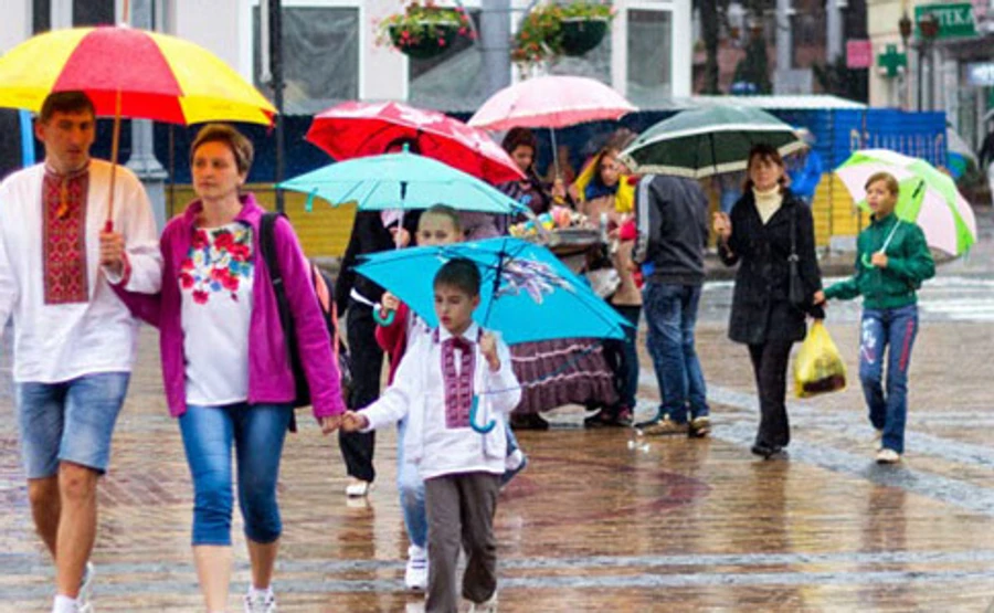 Синоптики кажуть, що Україну продовжить заливати дощами