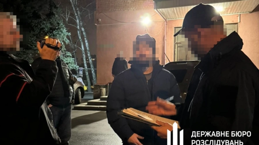 В Днепре задержали дезертира, который организовал схему незаконного выезда мужчин за границу