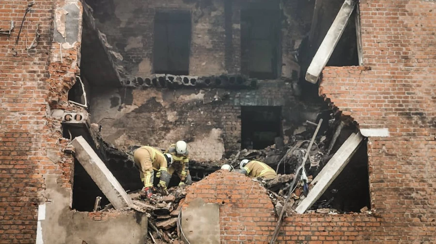 Ataque russo em Konotop fere oito pessoas e danifica edifícios residenciais – fotos, vídeo