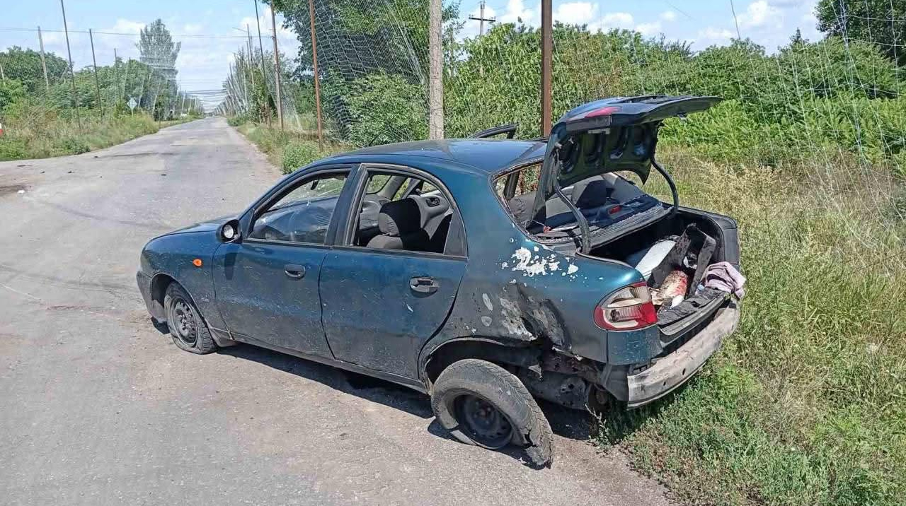 У Слов'янську росіяни вдарили дроном по авто, в якому їхала комісія з "єВідновлення"