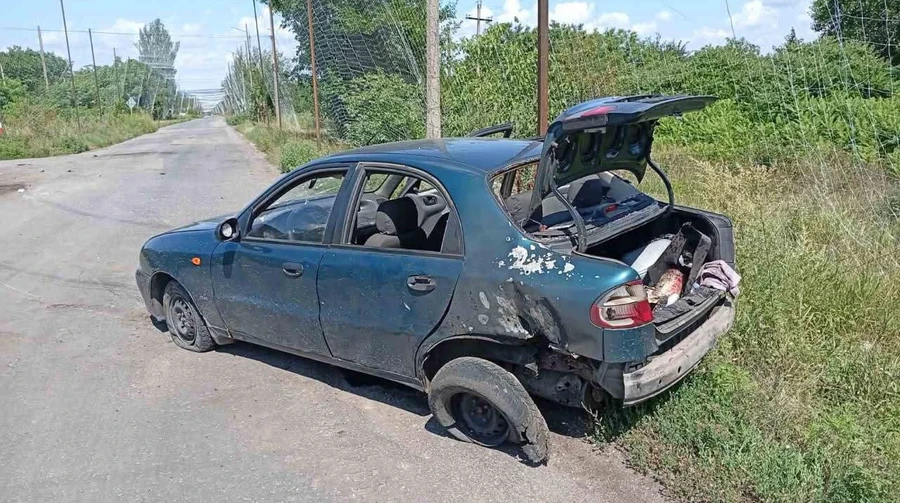 У Слов'янську росіяни вдарили дроном по авто, в якому їхала комісія з єВідновлення
