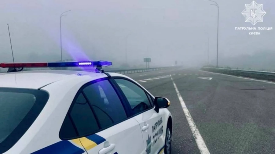 Киев утонул в тумане, водителям советуют снизить скорость
