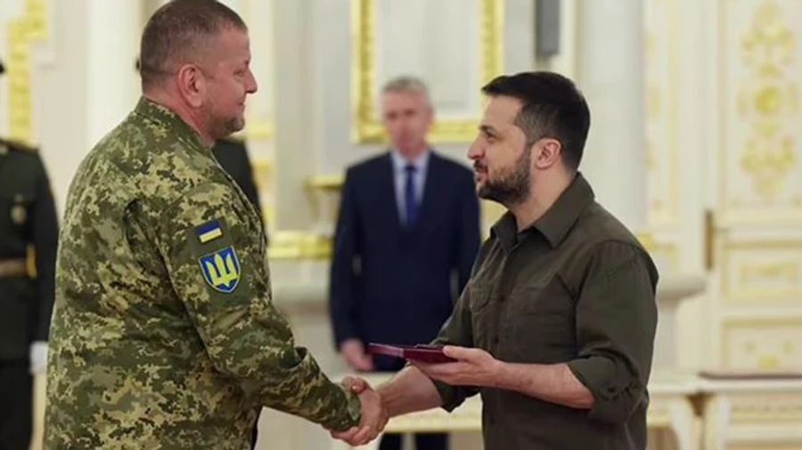 Zelenskyy warns military against entering politics