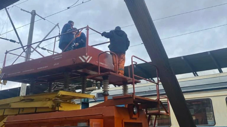 Потяги затримуються по декілька годин через негоду